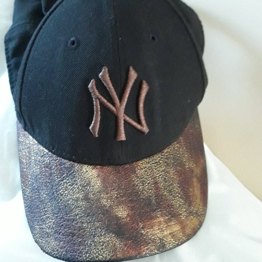 NY Cap - Picture 1 of 4